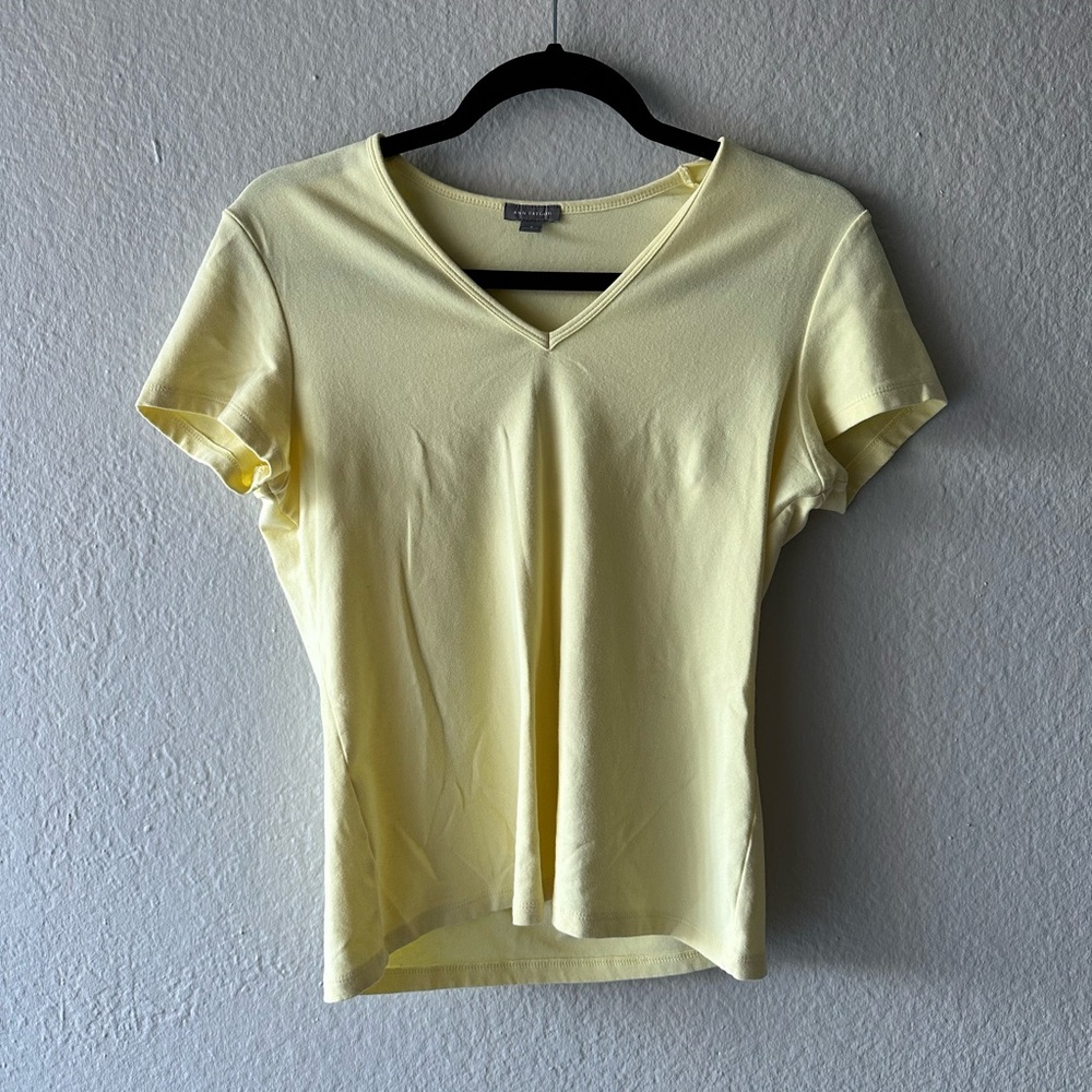 Ann Taylor Light Yellow V-Neck Short Sleeve Top
